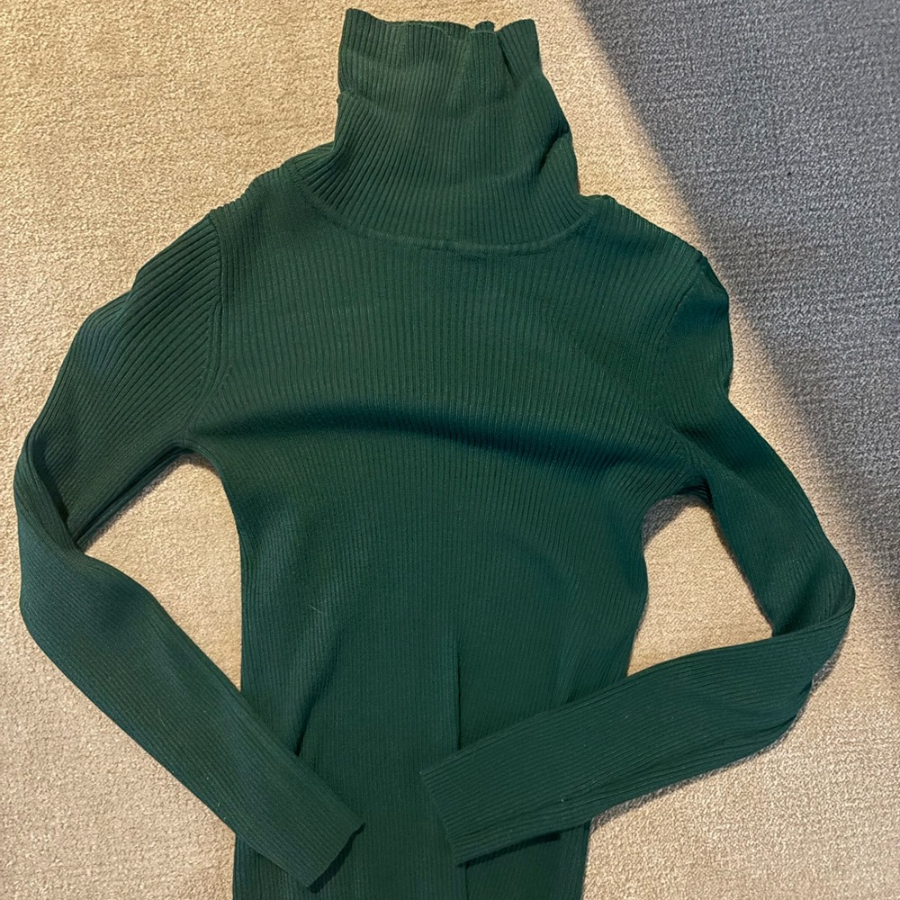 Elegant Green Turtleneck Sweater
